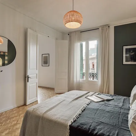 Apartment Kuleli - 2 Bedrooms And Office In Eixample Dreta Barcelona