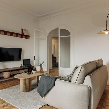 Kuleli - 2 Bedrooms And Office In Eixample Dreta Barcelona